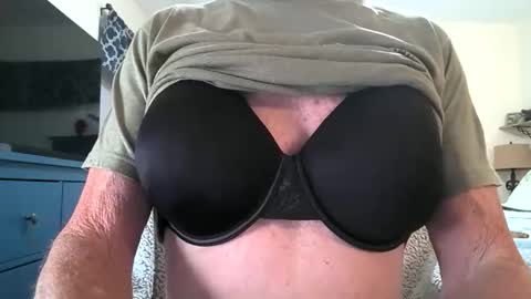 Snapshot of robert45556 chatting on October 23, 7:34 pm robert online show from October 23, 7:34 pm