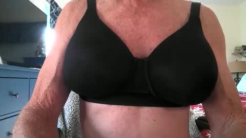 Snapshot of robert45556 chatting on December 5, 6:59 pm robert online show from December 5, 6:59 pm