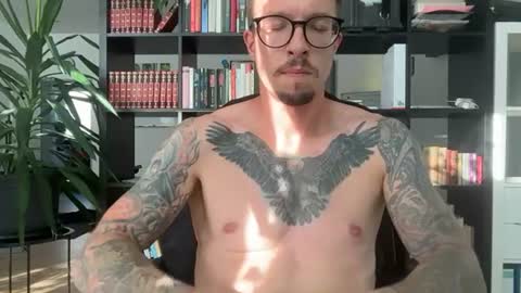 Snapshot of robert_x666 chatting on June 26, 4:44 pm robert_x666 online show from June 26, 4:44 pm
