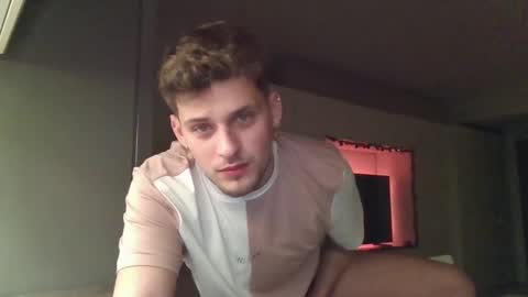 Snapshot of roberto_twink1 chatting on December 14, 3:04 pm Roberto online show from December 14, 3:04 pm