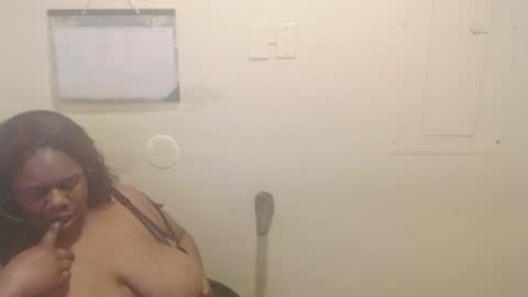 Snapshot of robertswhitney52 chatting on October 3, 2:14 pm robertswhitney52 online show from October 3, 2:14 pm