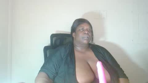 Snapshot of robertswhitney52 chatting on November 22, 10:47 am robertswhitney52 online show from November 22, 10:47 am