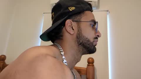 robin1036 online show from April 18, 6:39 am