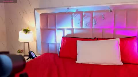 robin D online show from April 22, 4:30 pm