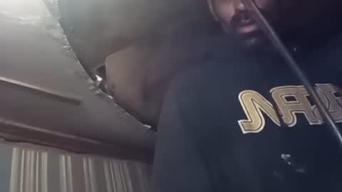 Snapshot of robincom23 chatting on October 6, 3:37 am R online show from October 6, 3:37 am