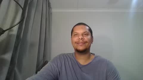 Snapshot of robinidessundercover34 chatting on April 7, 1:50 am robinidessundercover34 online show from April 7, 1:50 am