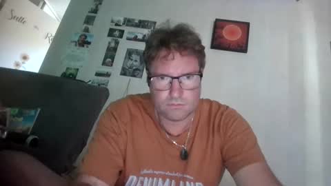 Snapshot of robinouhot chatting on July 6, 9:39 am robinouhot online show from July 6, 9:39 am