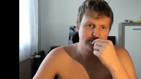 Snapshot of robirt5 chatting on October 30, 1:01 pm Bob online show from October 30, 1:01 pm