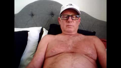 Snapshot of robo0000 chatting on April 1, 9:01 pm robo0000 online show from April 1, 9:01 pm