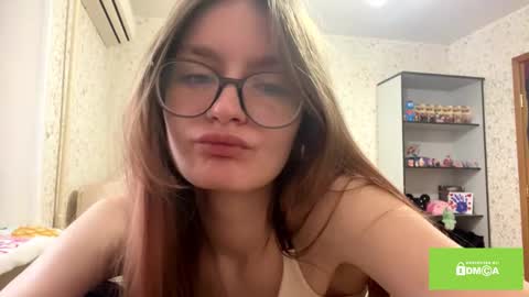 robynsentinella online show from February 3, 3:37 am