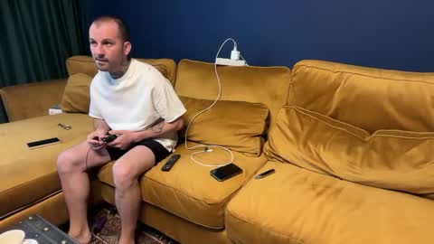 rocco755069 online show from April 7, 9:10 am