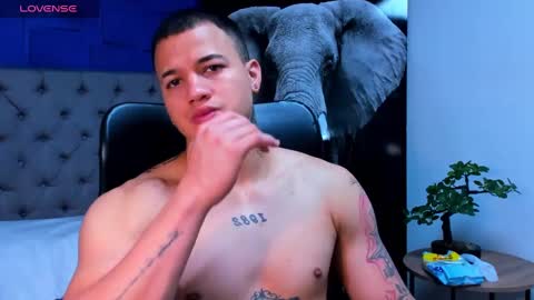 Snapshot of rocco_santos chatting on October 6, 11:24 pm rocco_santos online show from October 6, 11:24 pm