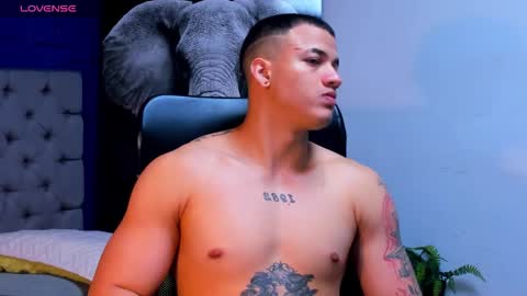 Snapshot of rocco_santos chatting on October 12, 11:59 pm rocco_santos online show from October 12, 11:59 pm