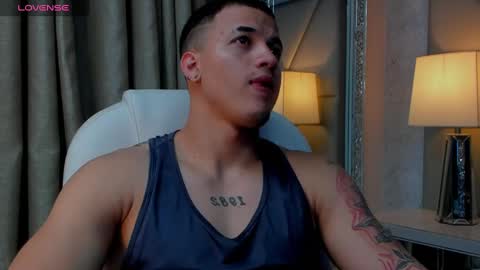 Snapshot of rocco_santos chatting on October 17, 12:25 am rocco_santos online show from October 17, 12:25 am