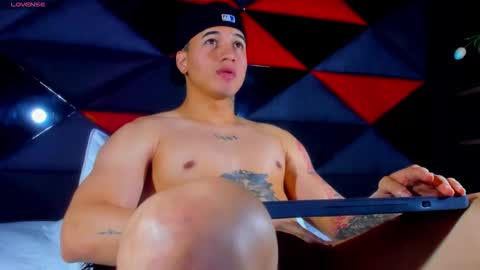 rocco_santos online show from March 30, 6:42 pm