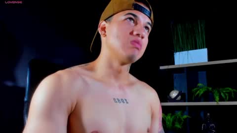 rocco_santos online show from April 8, 5:57 pm