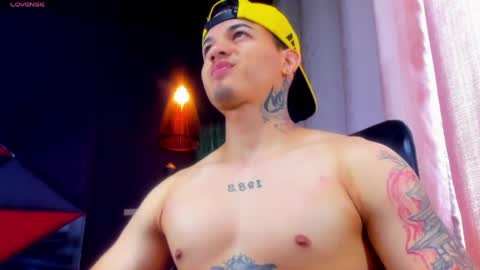 rocco_santos online show from May 22, 6:35 pm
