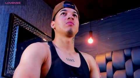 rocco_santos online show from May 30, 6:05 pm