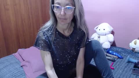 Snapshot of rochelle_xxx chatting on November 1, 8:38 am Rochelle online show from November 1, 8:38 am