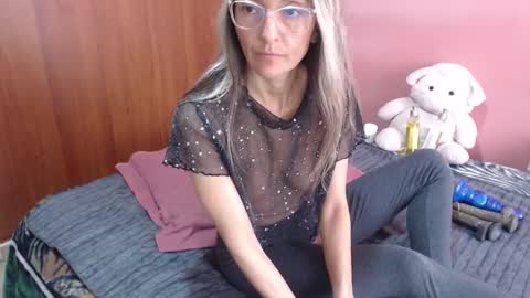 Snapshot of rochelle_xxx chatting on November 18, 2:10 pm Rochelle online show from November 18, 2:10 pm