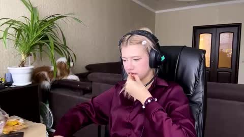 Snapshot of rochellehouis chatting on February 4, 10:21 am Anny online show from February 4, 10:21 am