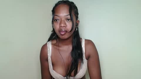 rochellinah online show from May 12, 7:27 am