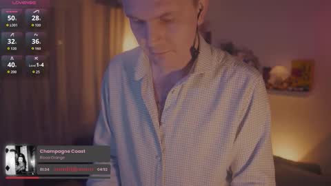 Snapshot of rocketbunnyxxx chatting on October 15, 9:48 pm Rocket Bunny online show from October 15, 9:48 pm