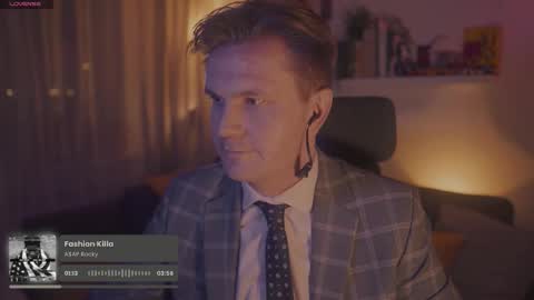 Snapshot of rocketbunnyxxx chatting on October 16, 7:04 pm Rocket Bunny online show from October 16, 7:04 pm