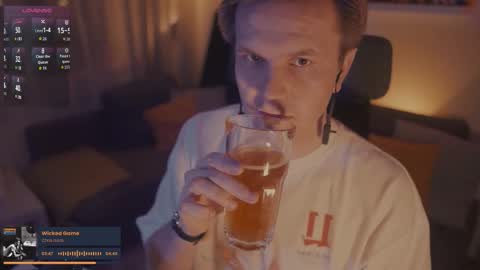 Snapshot of rocketbunnyxxx chatting on November 19, 5:46 pm Rocket Bunny online show from November 19, 5:46 pm