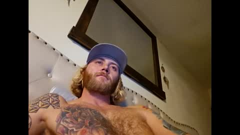 Snapshot of rockhardsurfers chatting on December 31, 7:31 am rockhardsurfers online show from December 31, 7:31 am