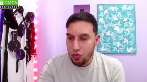 Thiago independent model online show from November 16, 7:30 pm