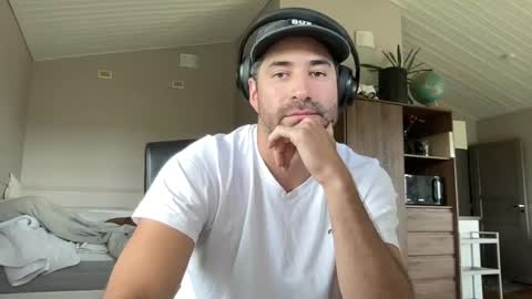 Snapshot of rogersterling11 chatting on July 28, 8:21 am Roger Sterling online show from July 28, 8:21 am