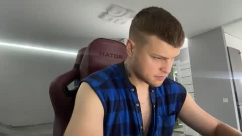 roguetitan6 online show from November 10, 10:03 am