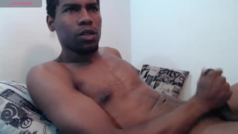 Snapshot of rohtt_higgs chatting on January 21, 11:13 pm Rohtt Higgs online show from January 21, 11:13 pm