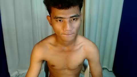 roianboyyy online show from May 10, 11:26 am