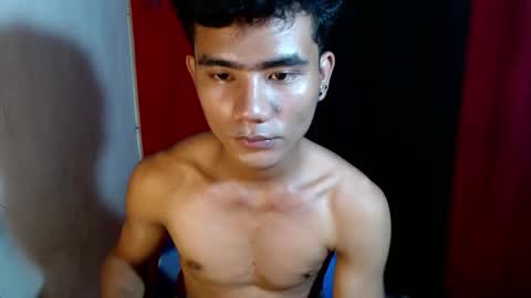 roianboyyy online show from May 12, 2:58 pm