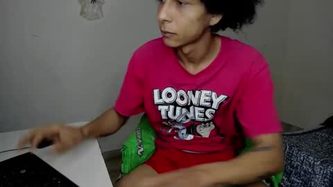 Snapshot of rolling_05 chatting on November 23, 9:25 pm rolling_05 online show from November 23, 9:25 pm