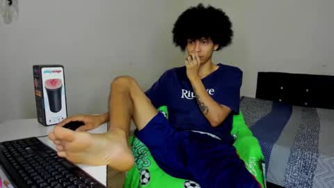 Snapshot of rolling_05 chatting on November 28, 11:18 pm rolling_05 online show from November 28, 11:18 pm