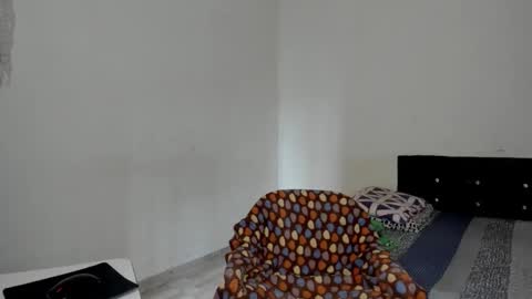 Snapshot of rolling_05 chatting on December 2, 8:37 pm rolling_05 online show from December 2, 8:37 pm