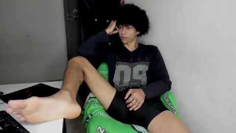 Snapshot of rolling_05 chatting on December 16, 4:39 am rolling_05 online show from December 16, 4:39 am