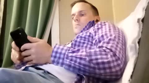 Snapshot of rollinhard2525 chatting on December 28, 7:00 am rollinhard2525 online show from December 28, 7:00 am