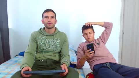 rolos_hot32 online show from March 5, 10:32 pm