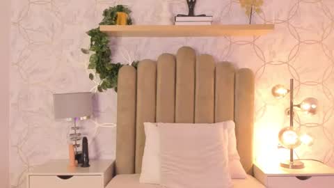   online show from December 8, 12:19 pm