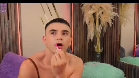   online show from November 25, 2:50 pm