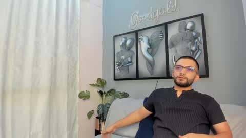 Snapshot of romeo__bossi chatting on March 3, 11:05 am Romeo Bossi online show from March 3, 11:05 am