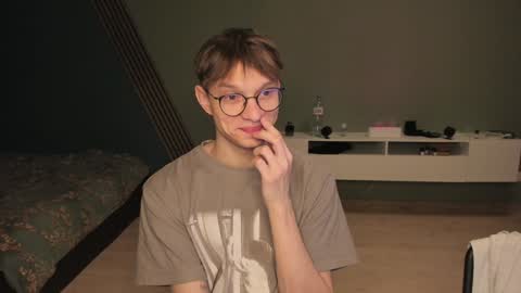 Snapshot of romeo_mercy chatting on December 18, 10:24 pm Romeo online show from December 18, 10:24 pm