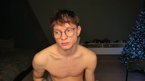 Snapshot of romeo_mercy chatting on January 6, 12:59 am Romeo online show from January 6, 12:59 am