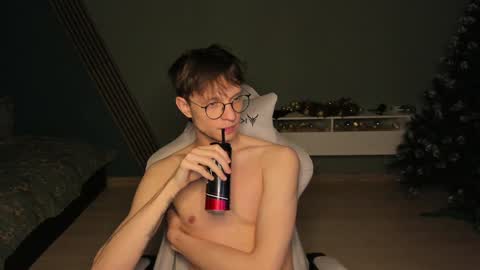 Snapshot of romeo_mercy chatting on January 6, 10:13 am Romeo online show from January 6, 10:13 am