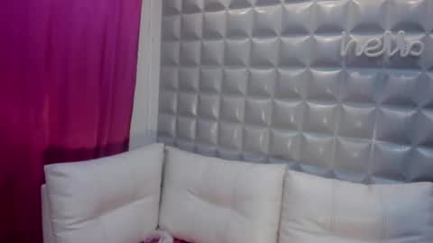 Snapshot of ronaldthompson__ chatting on March 1, 1:51 am Ronald Thompson online show from March 1, 1:51 am