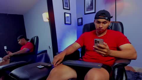 Snapshot of ronnie_crawford chatting on June 13, 6:39 pm ronnie_crawford online show from June 13, 6:39 pm
